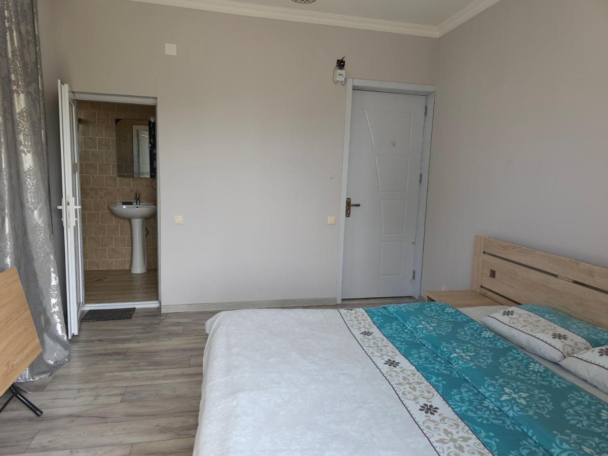 Tete Guest House Batumi Exterior photo